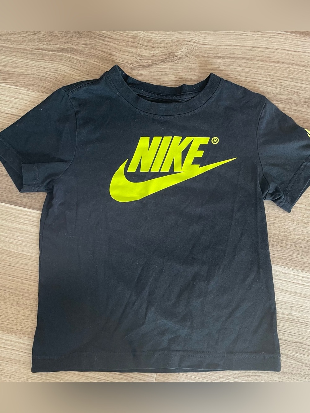 Nike Boys Size 7 Black Neon Yellow Logo Graphic Print Crew Neck Short Sleeve Tee